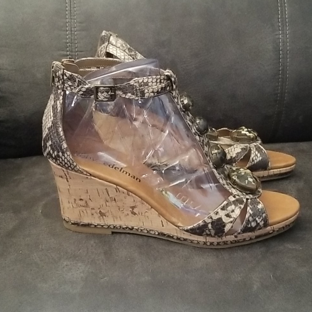 Libby Edelman wedge sandal